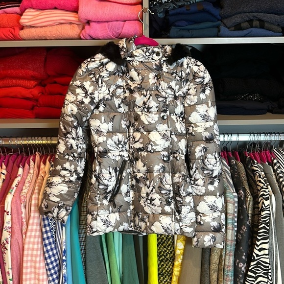 Victoria’s Secret gray/white/black flowered faux fur hooded puffer coat size XS - Picture 1 of 5